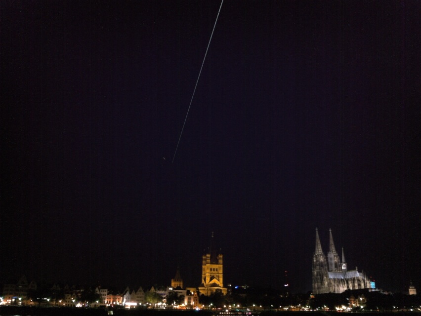 Langzeit-Belichtungsaufnahme eines ISS-Überflugs. Bild: Henning Krause (CC-BY 3.0)